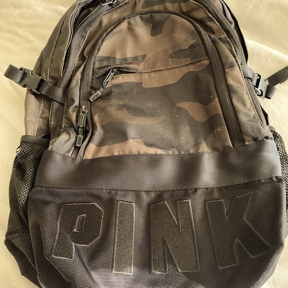 VS PINK black & camouflage backpack π. EUC. No rips or tears. Very roomy.